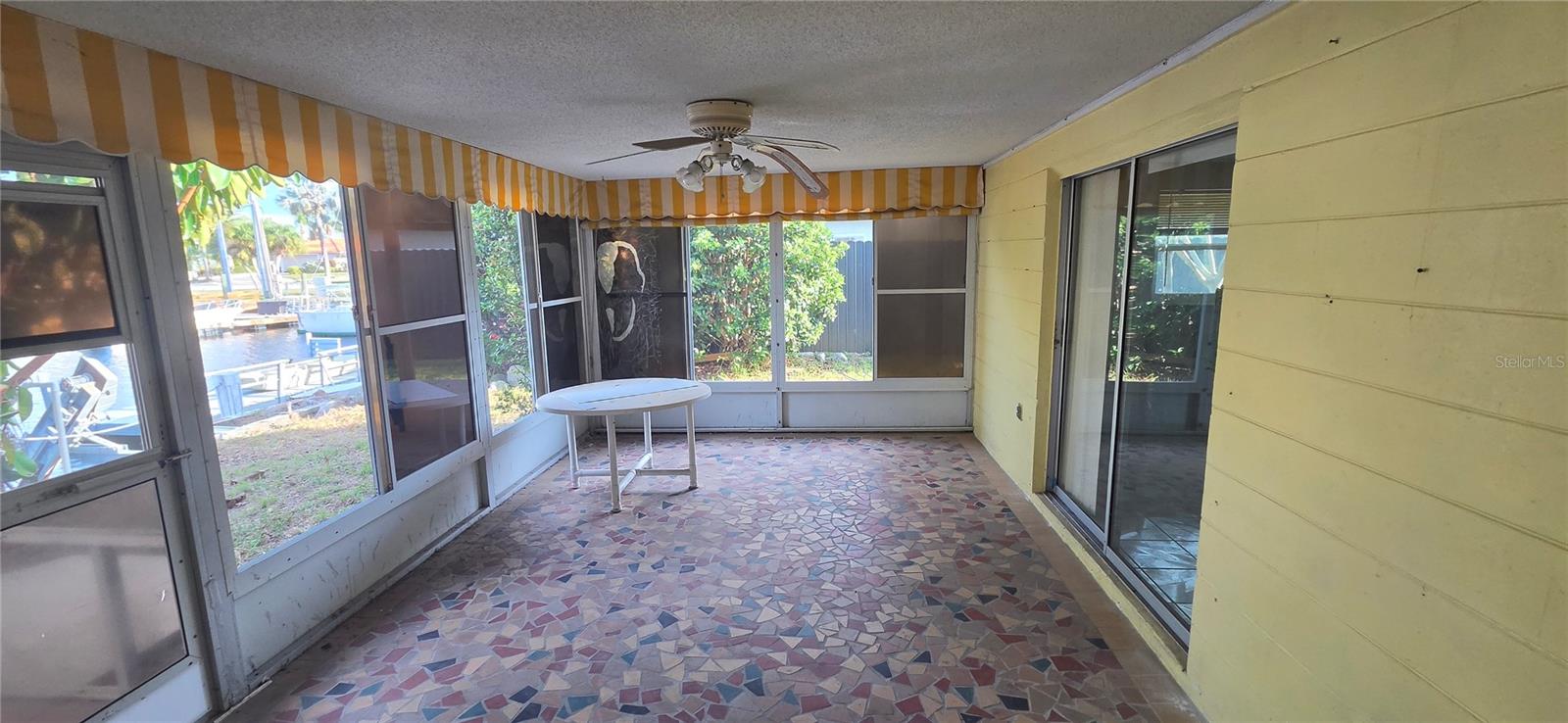 FLOR A MAR - Residential