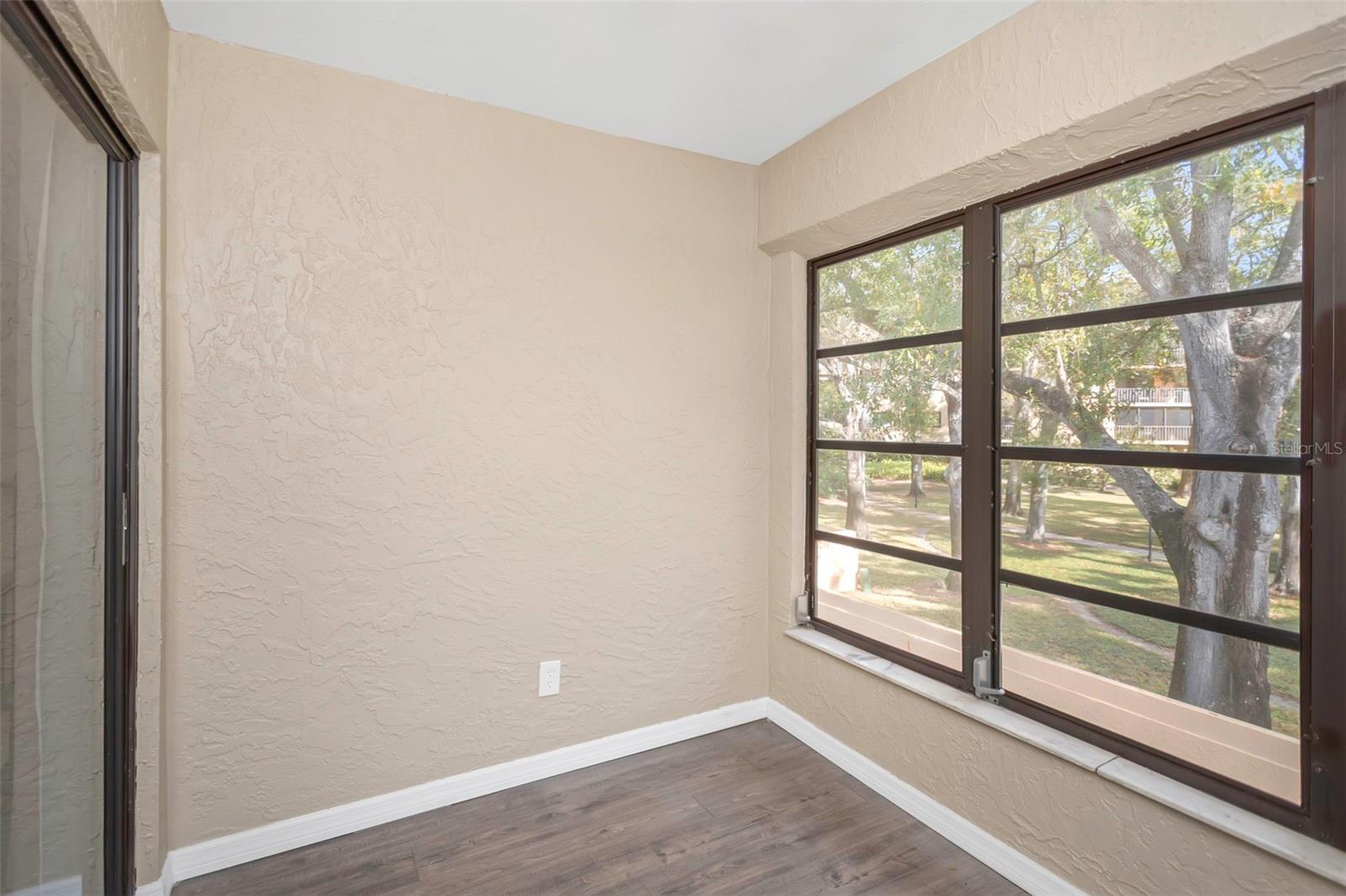 IMPERIAL OAKS CONDO - Residential