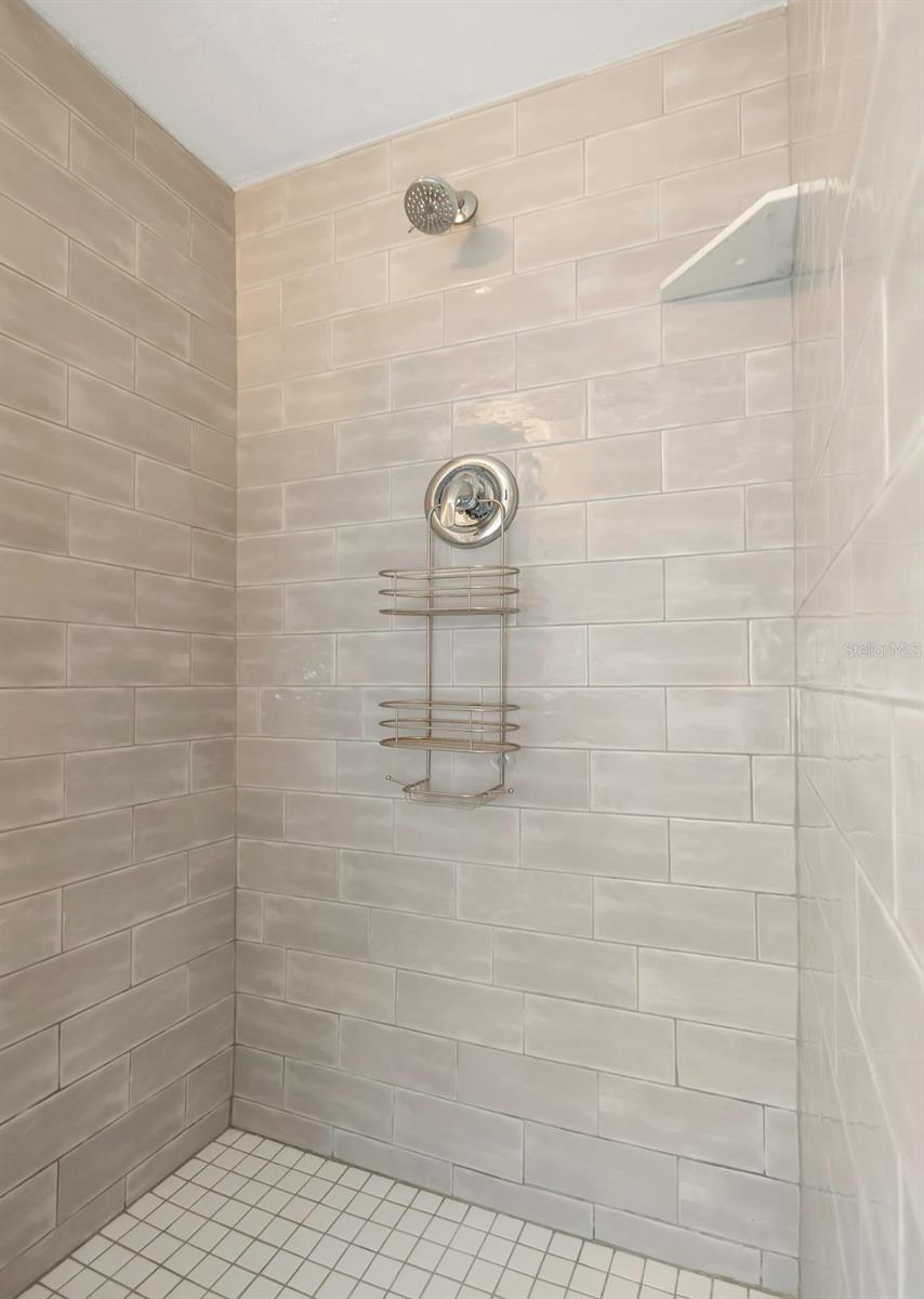 IMPERIAL OAKS CONDO - Residential