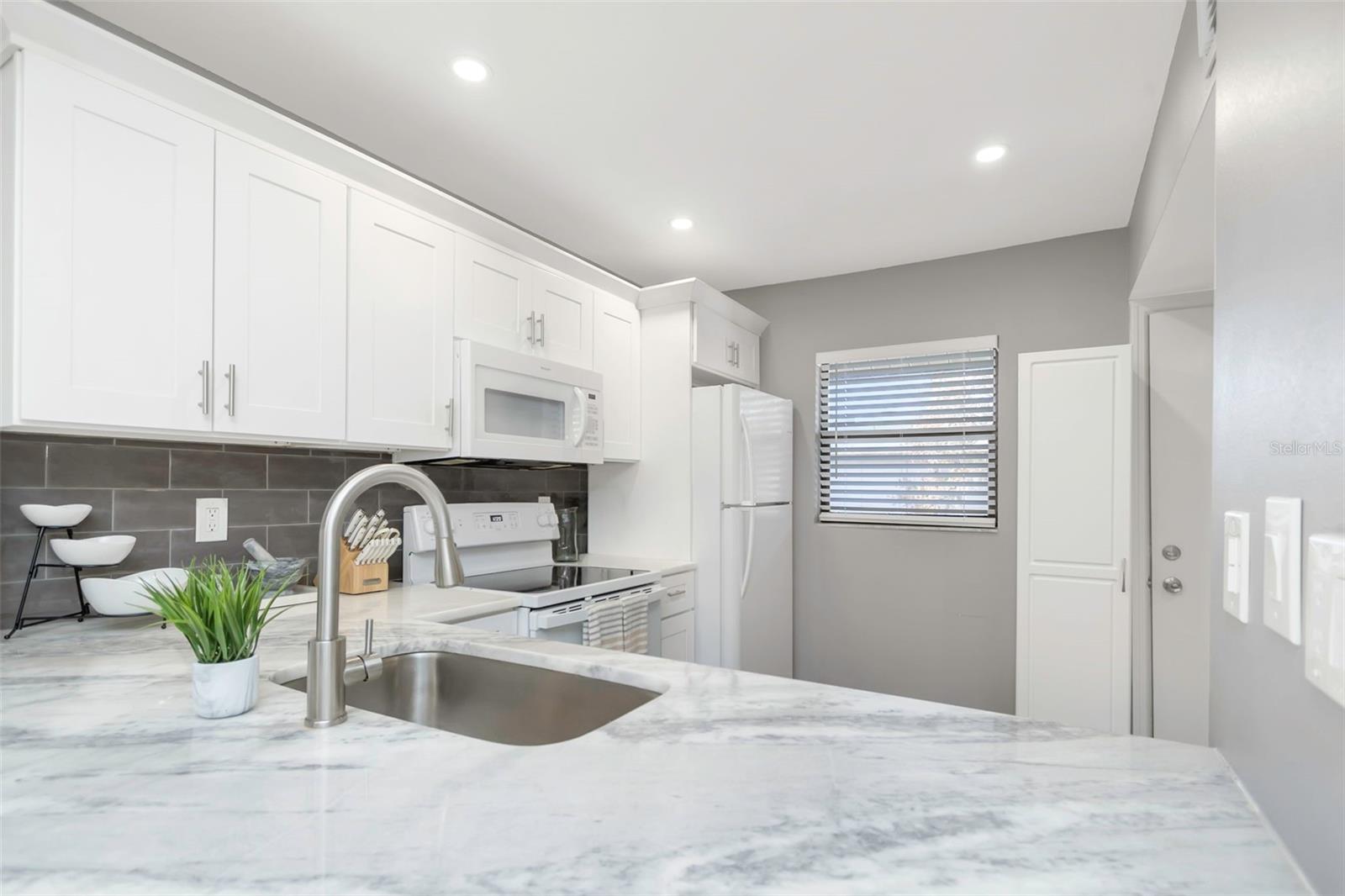 IMPERIAL OAKS CONDO - Residential