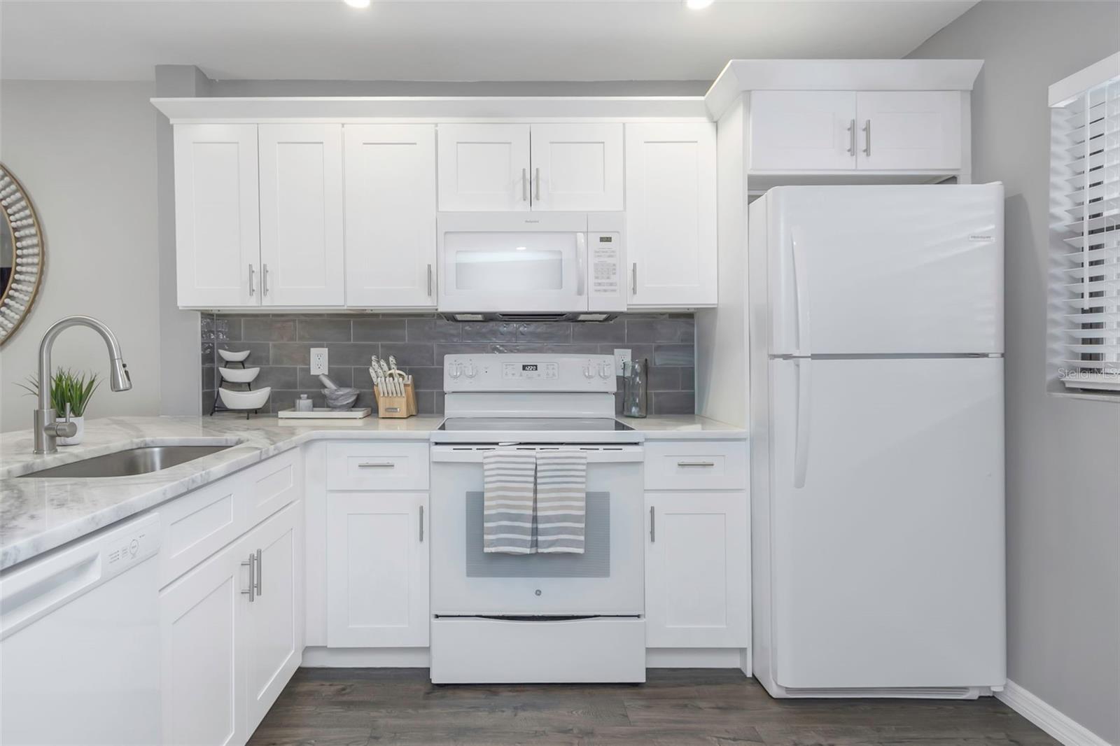 IMPERIAL OAKS CONDO - Residential