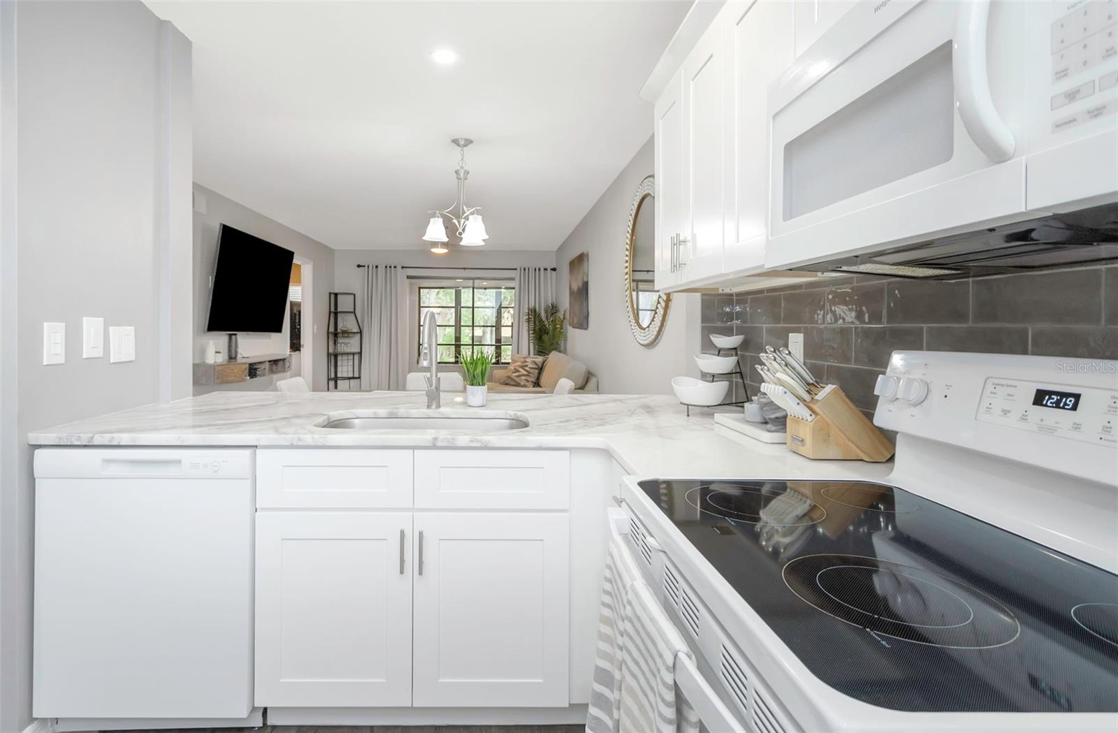 IMPERIAL OAKS CONDO - Residential