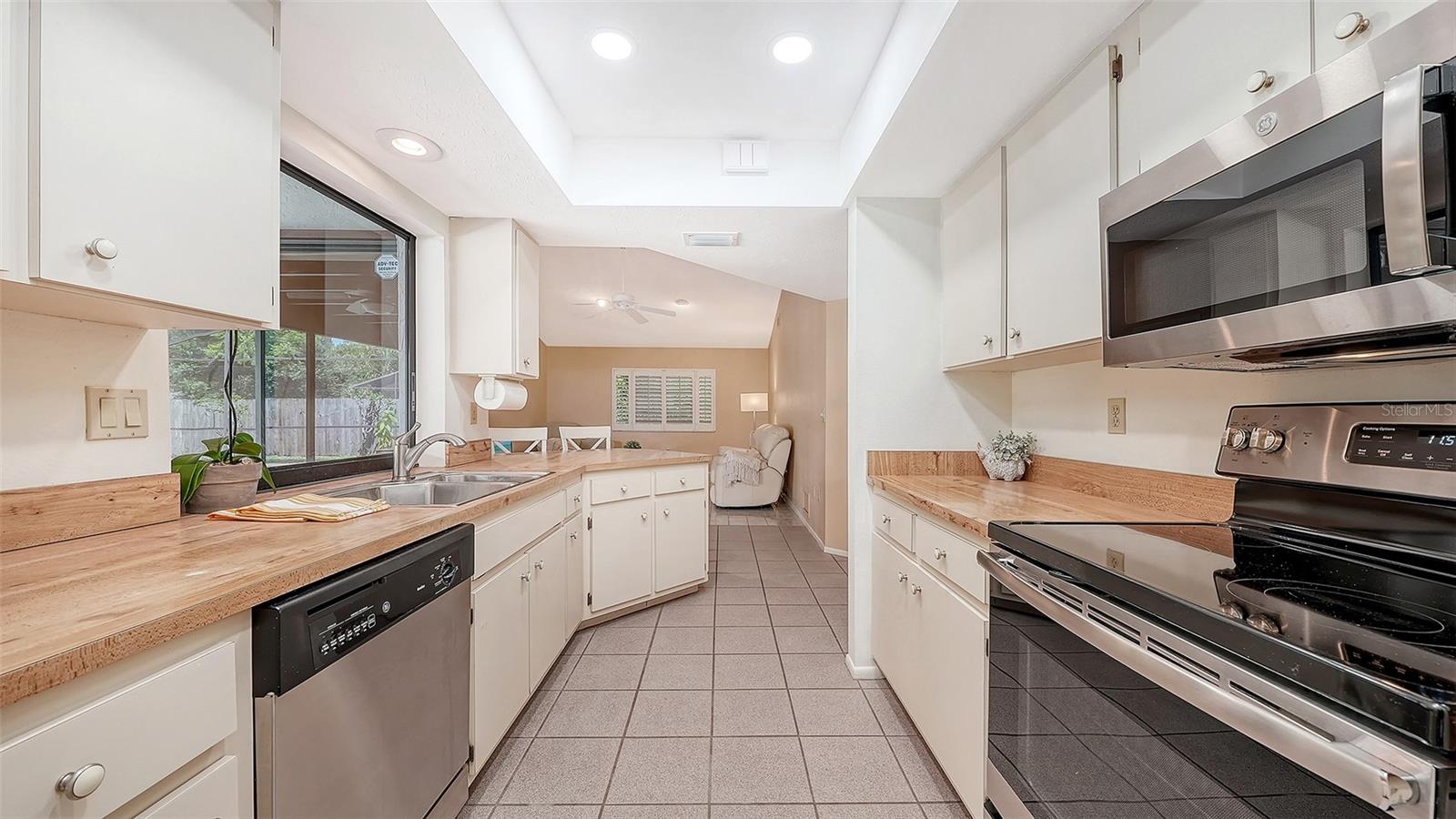 4736 CHARING CROSS ROAD