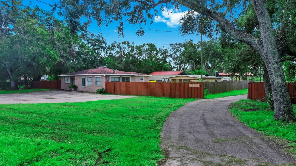Photo of 6003 16th Avenue S, Tampa, FL 33619 (MLS # TB8440571)
