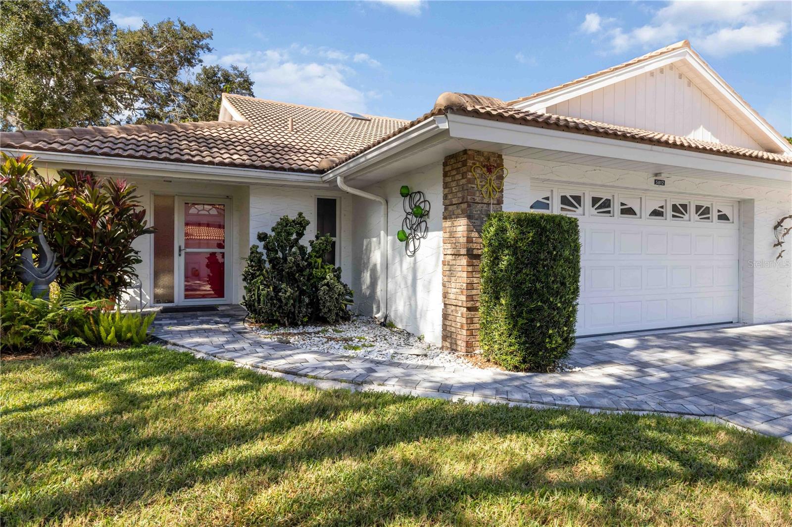 5812 GARDEN LAKES DRIVE