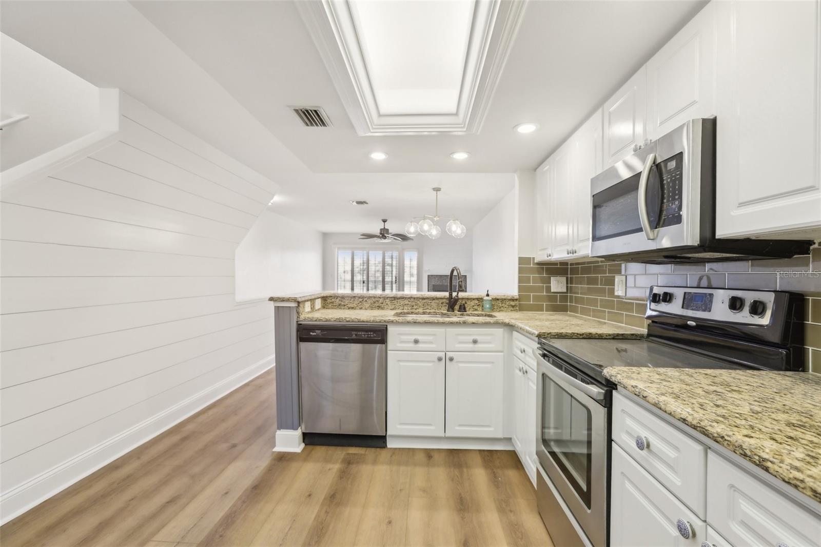 PALMS OF TIERRA - Residential
