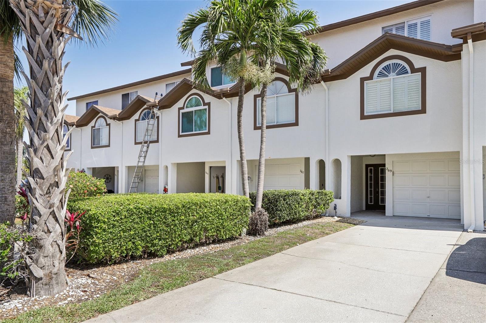 PALMS OF TIERRA - Residential