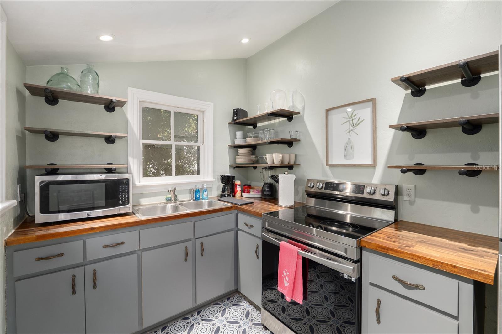 CARLISLE J A &CARLISLE ESTATE LANDS - Residential Income