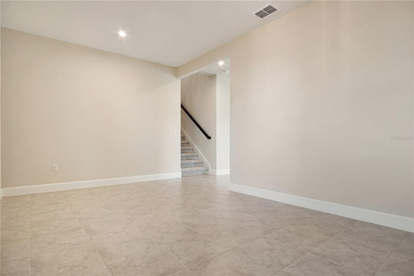 ASTONIA PH 2 & 3 - Residential Lease