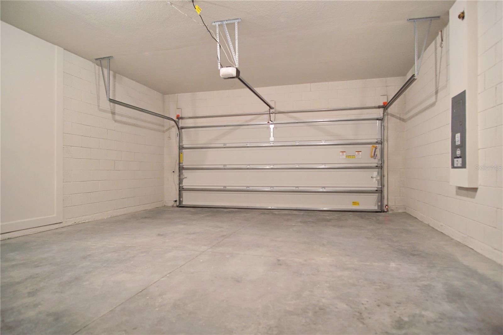 ASTONIA PH 2 & 3 - Residential Lease