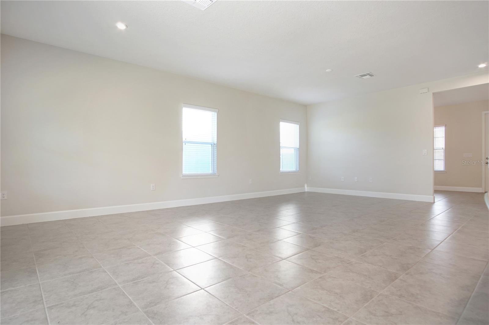 ASTONIA PH 2 & 3 - Residential Lease