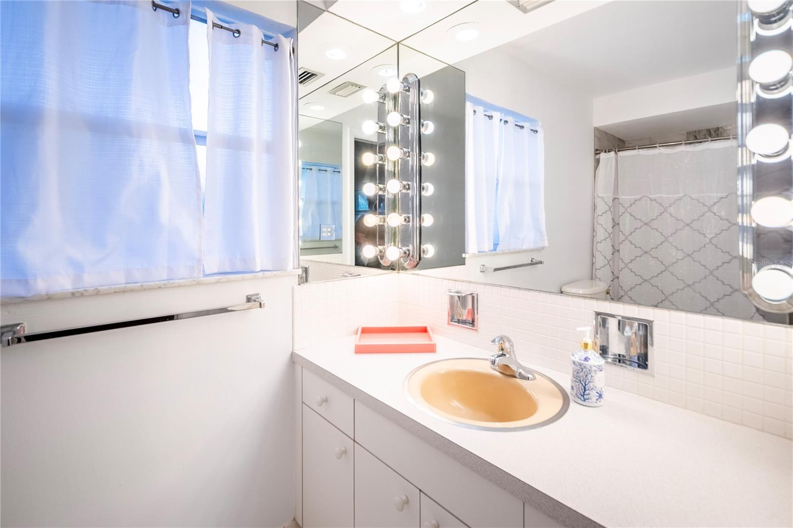 OAKHURST GROVES 2ND ADD - Residential