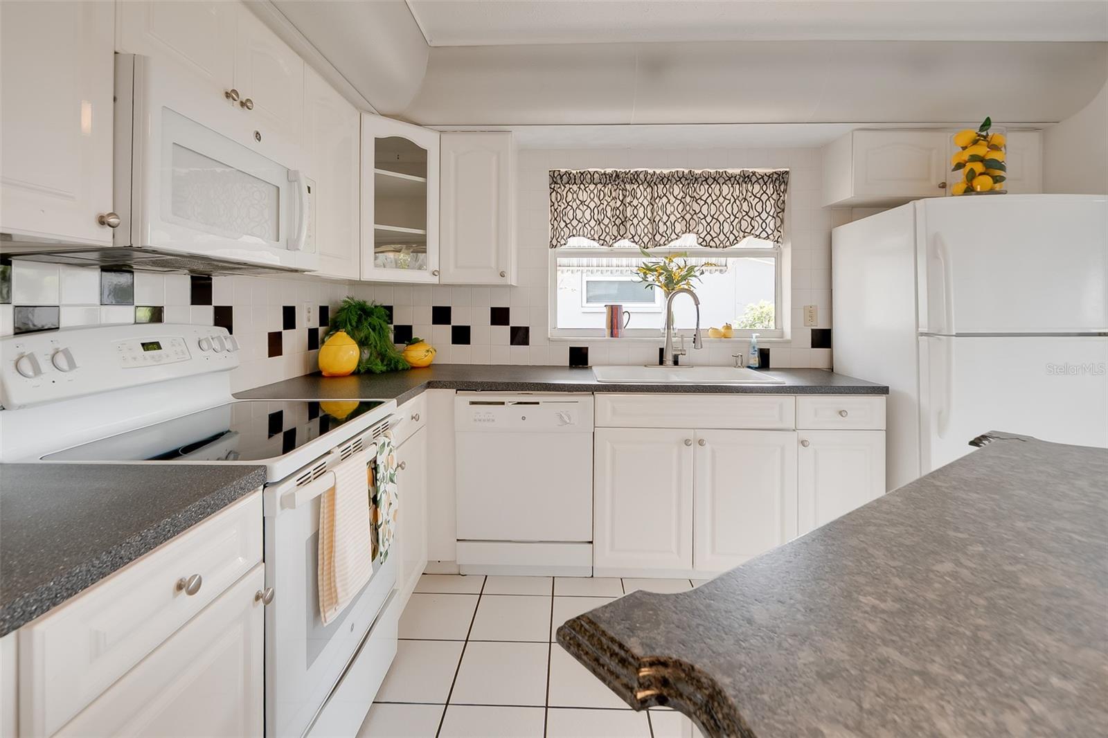 OAKHURST GROVES 2ND ADD - Residential