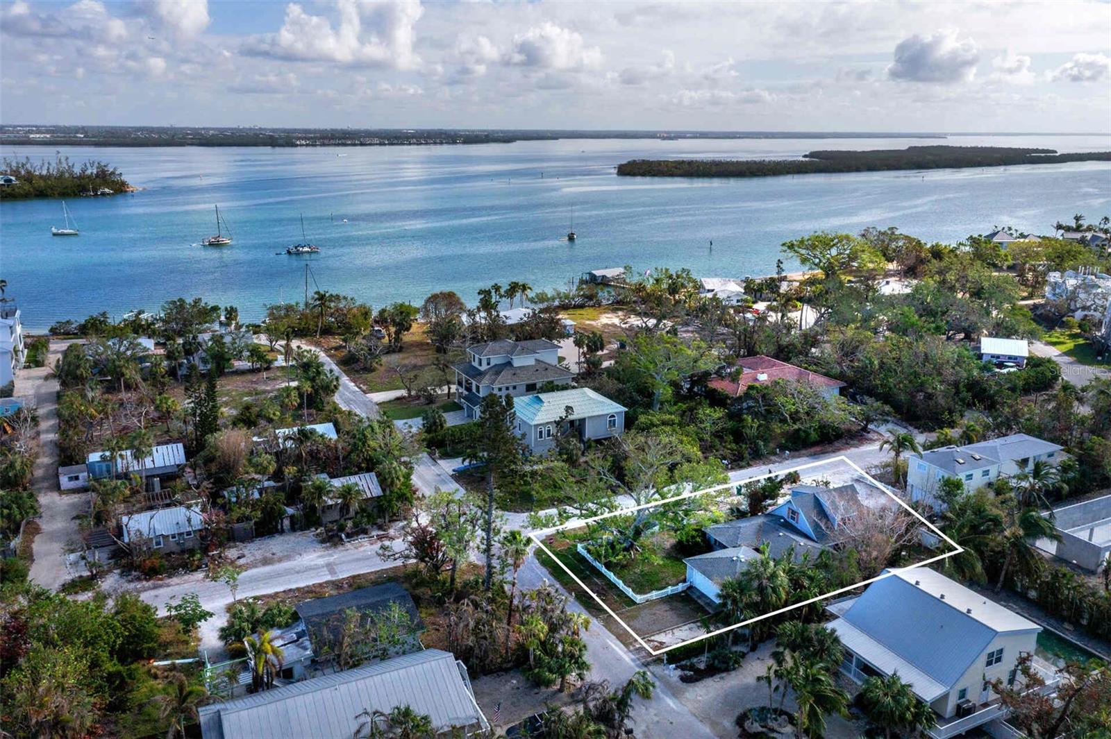 6901 POINSETTA AVENUE