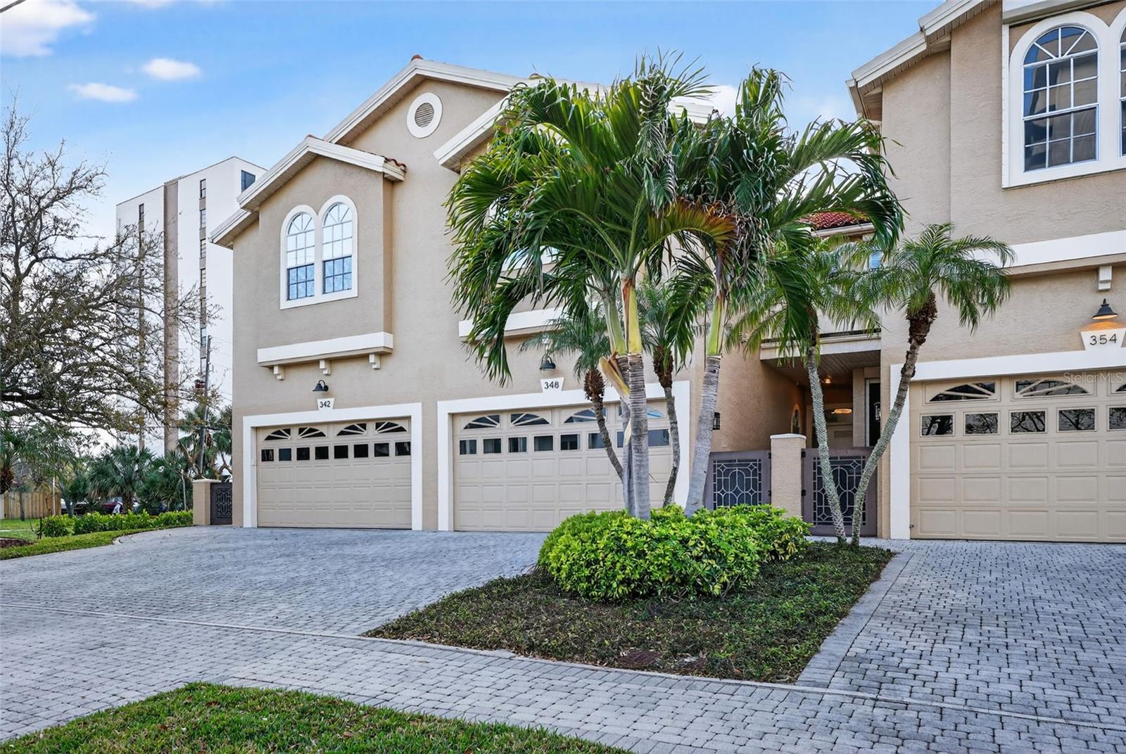 DOLPHINS LANDING - Residential