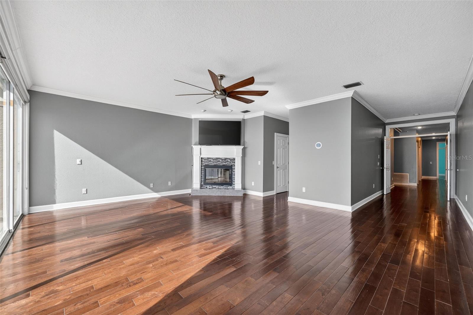 DOLPHINS LANDING - Residential