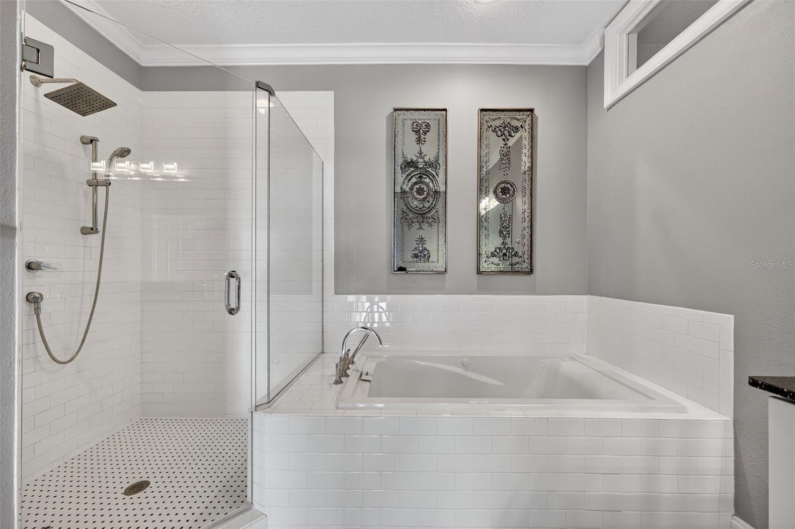 DOLPHINS LANDING - Residential