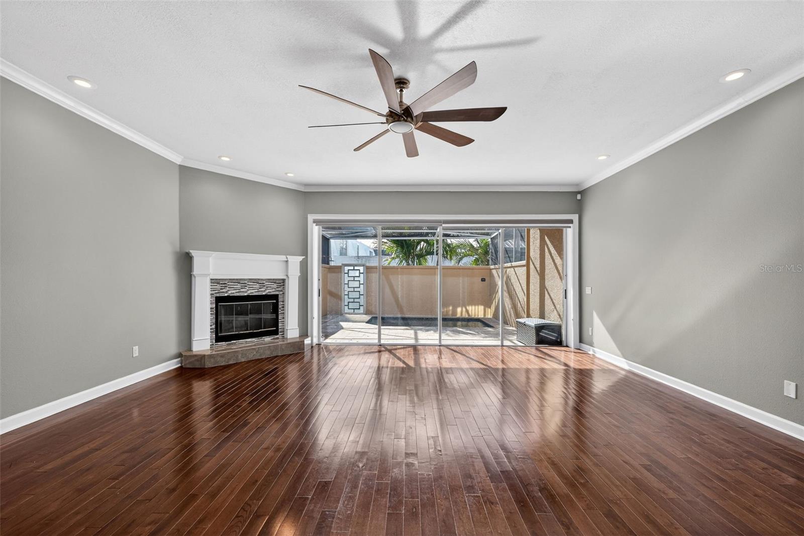 DOLPHINS LANDING - Residential