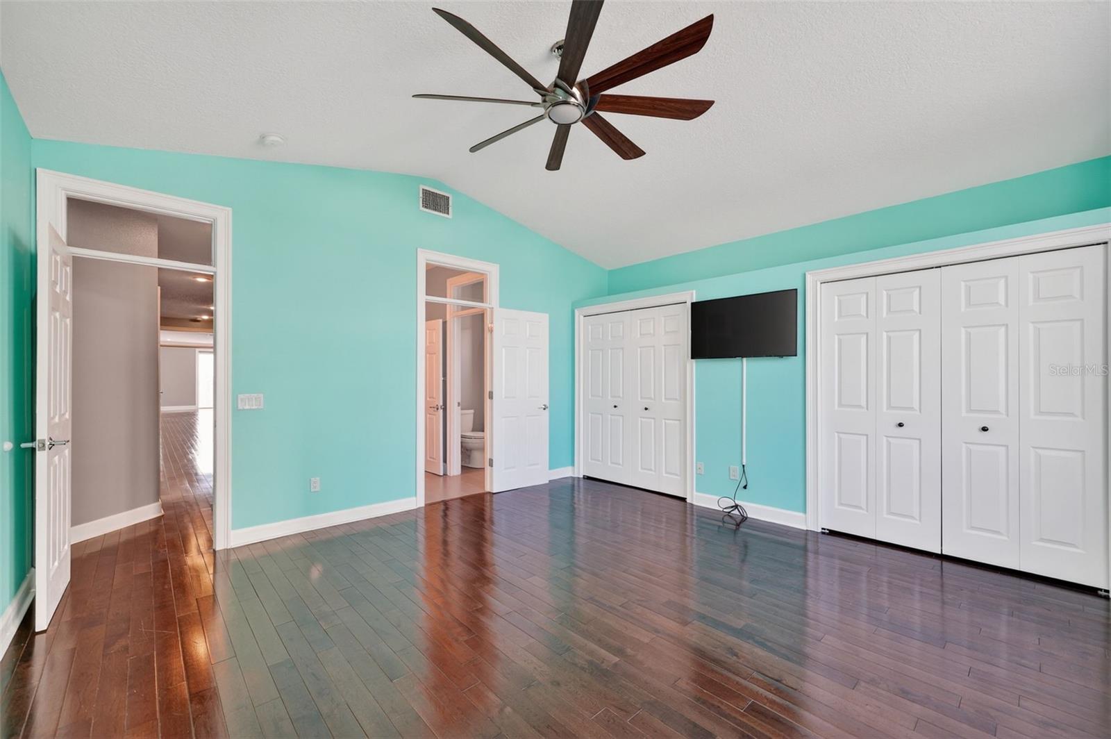 DOLPHINS LANDING - Residential