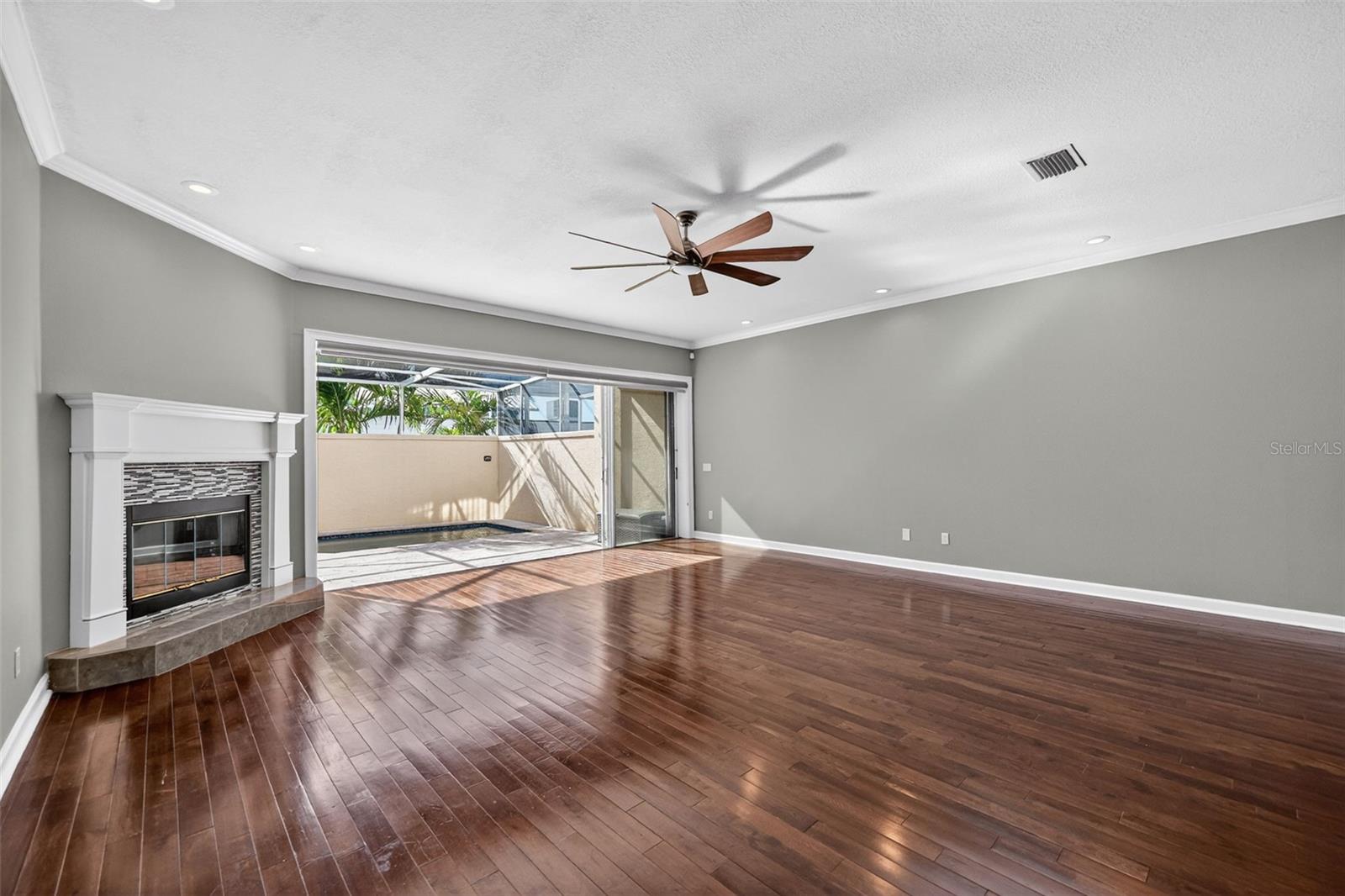 DOLPHINS LANDING - Residential