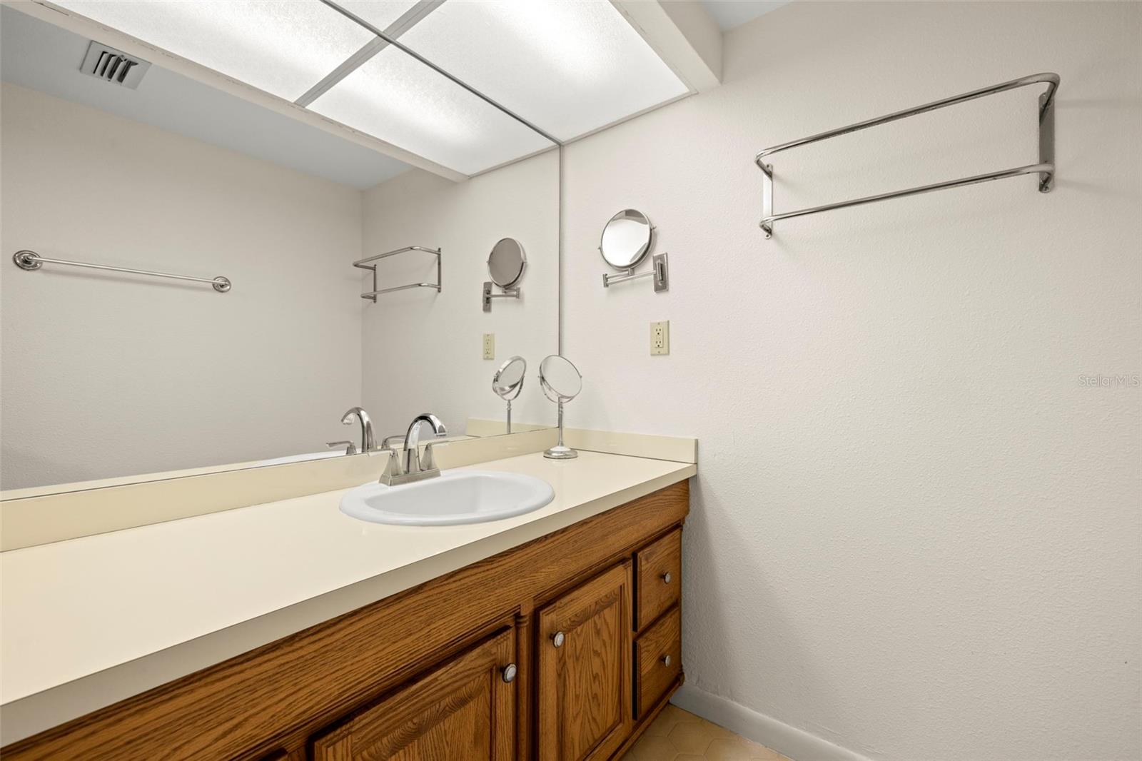 WEATHERLY THE CONDO -THE YACHT AND TENNIS CLUD - Residential Lease