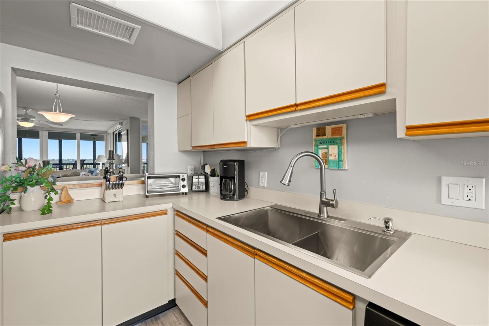 WEATHERLY THE CONDO -THE YACHT AND TENNIS CLUD - Residential Lease