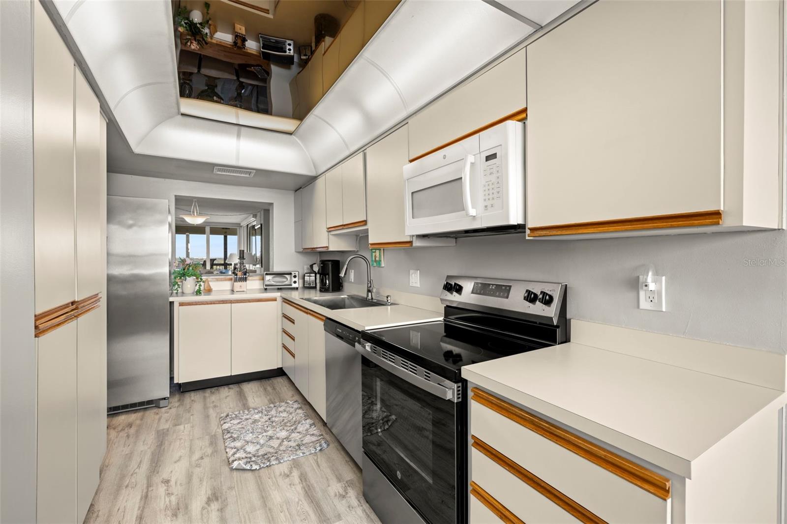 WEATHERLY THE CONDO -THE YACHT AND TENNIS CLUD - Residential Lease