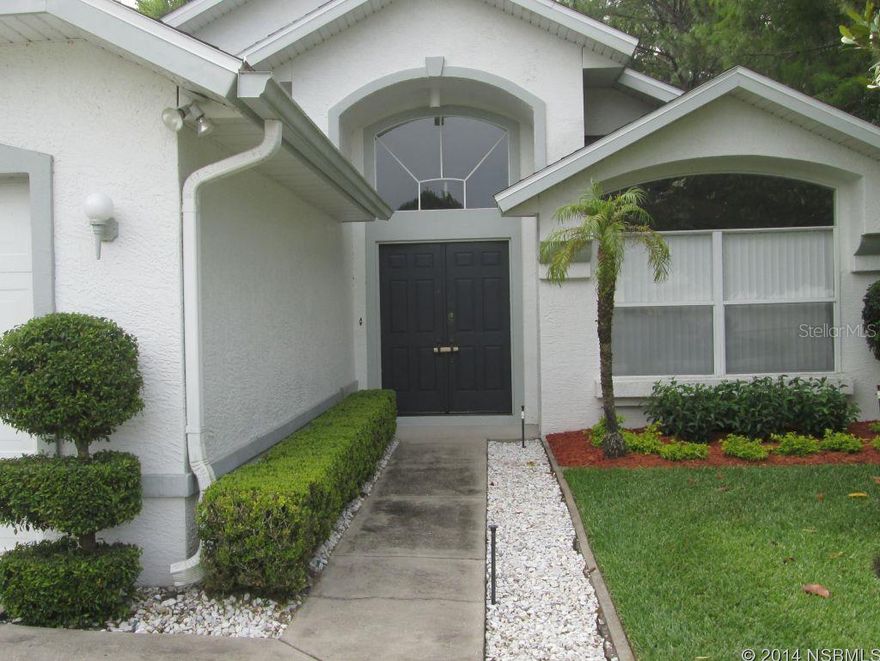 split bedroom floor plan, sprinklers, reclaimed water, rear yard fenced,