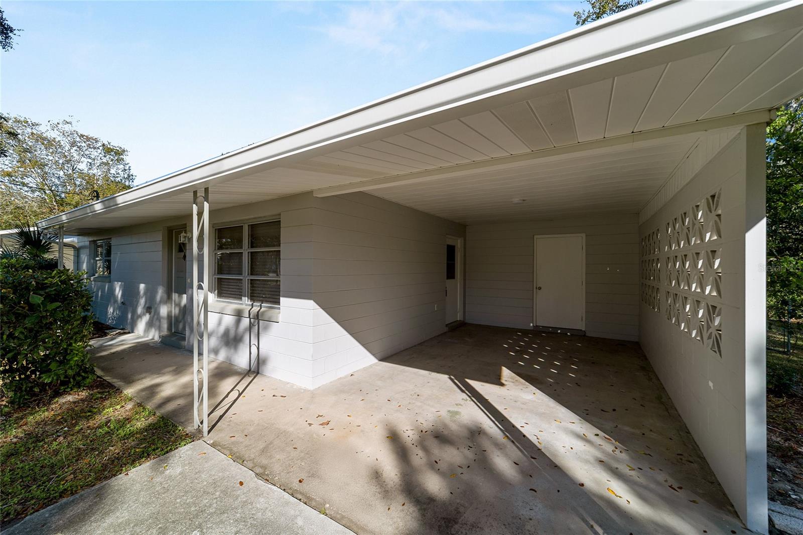 RAINBOW LAKES ESTATE - Residential