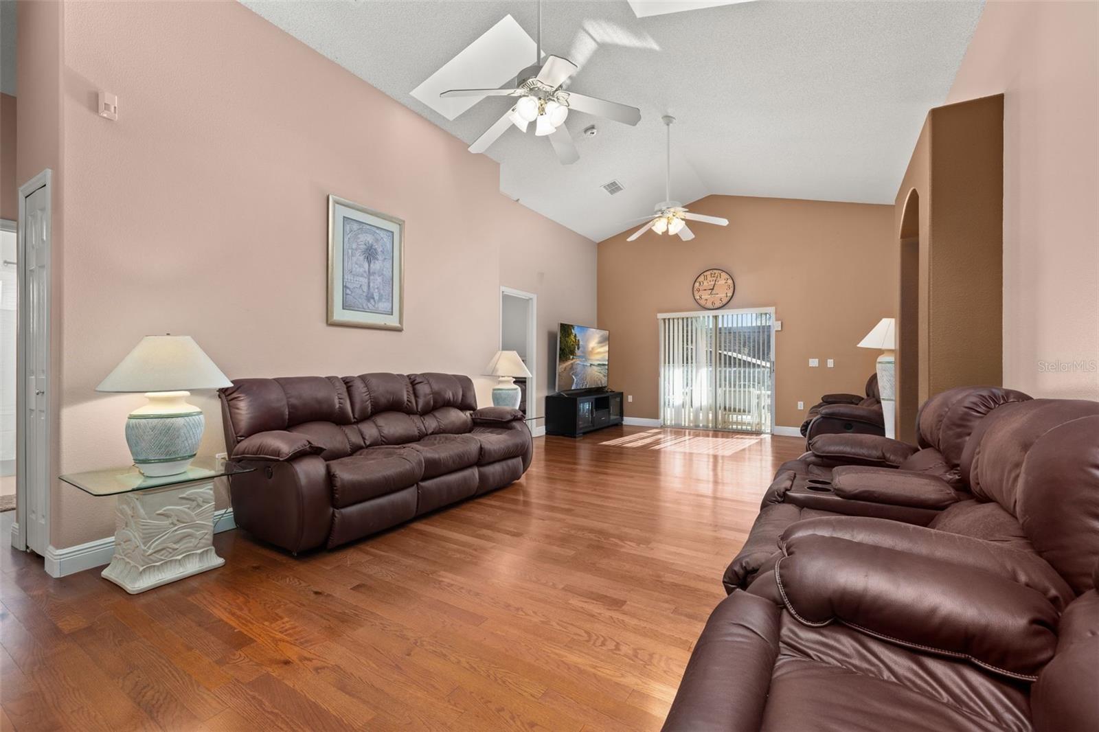 1612 OAK HILL TRAIL