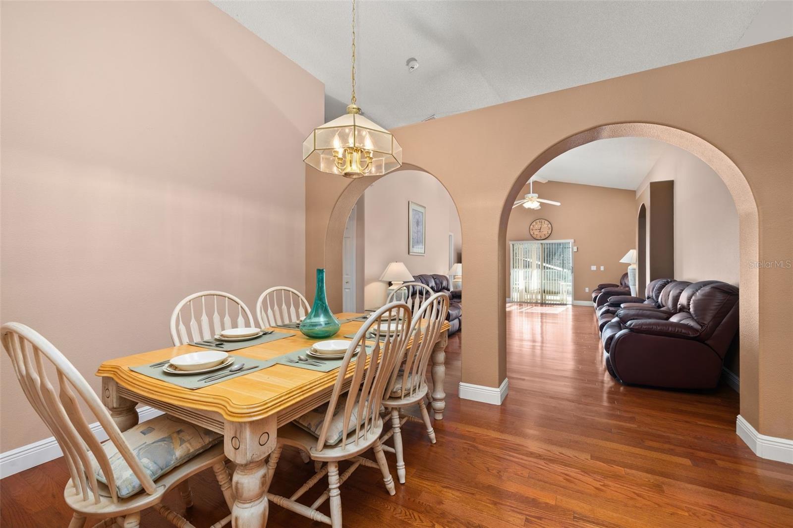 1612 OAK HILL TRAIL