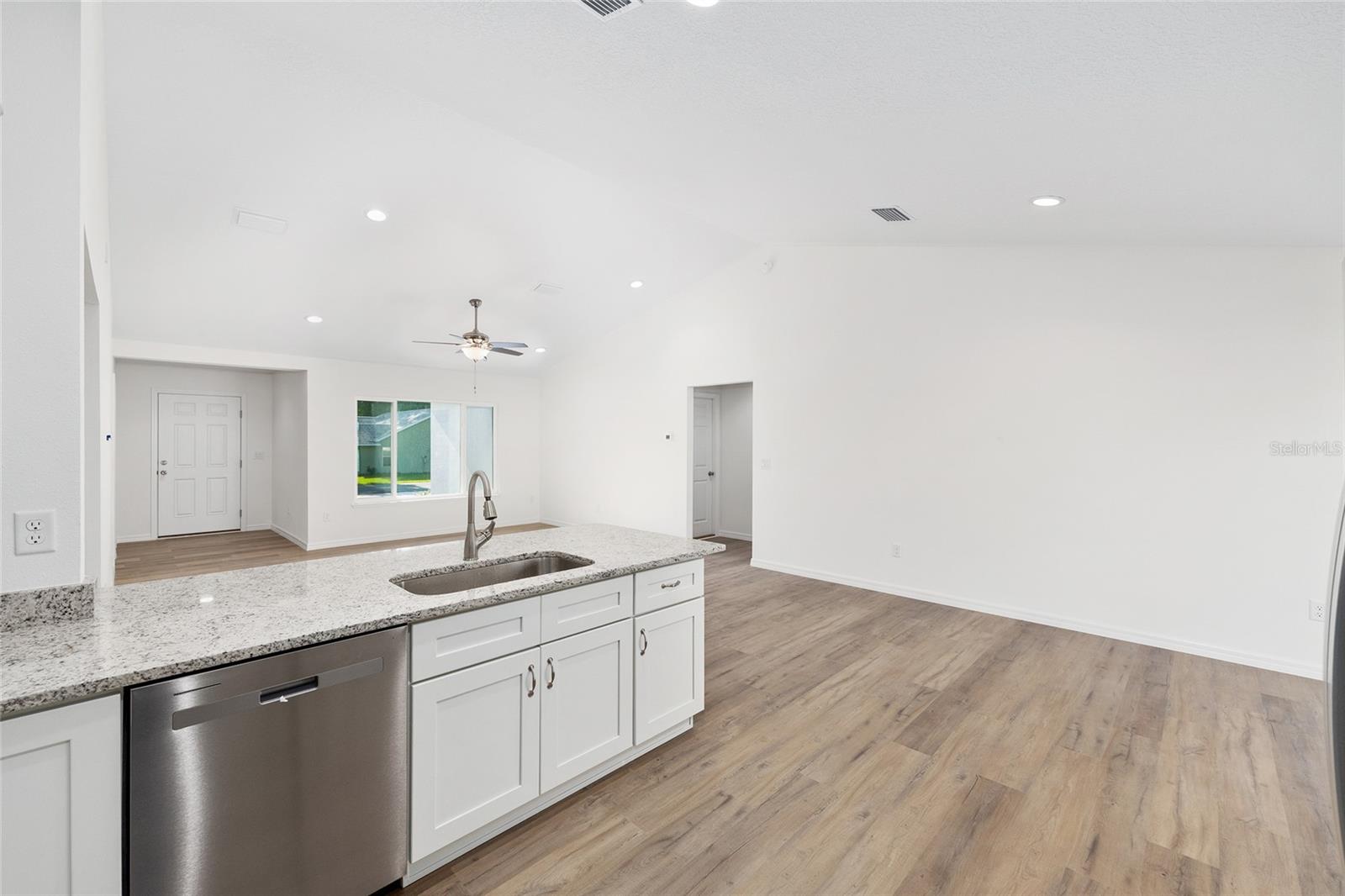 RAINBOW LAKES ESTATE - Residential
