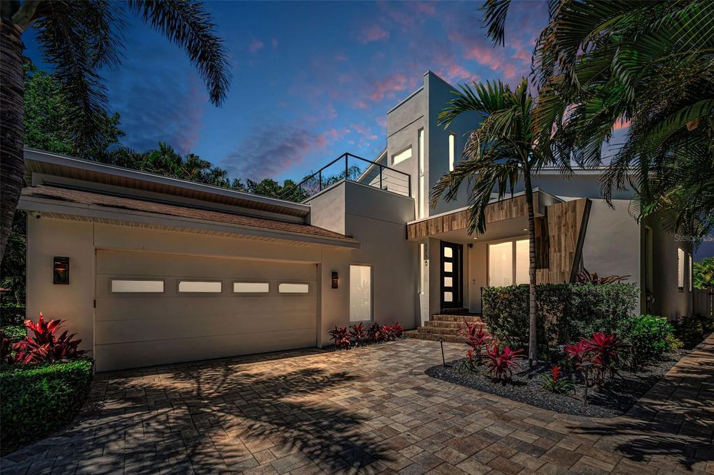 Photo of 1710 Brightwaters Boulevard NE, St Petersburg, FL 33704 (MLS # TB8471809)
