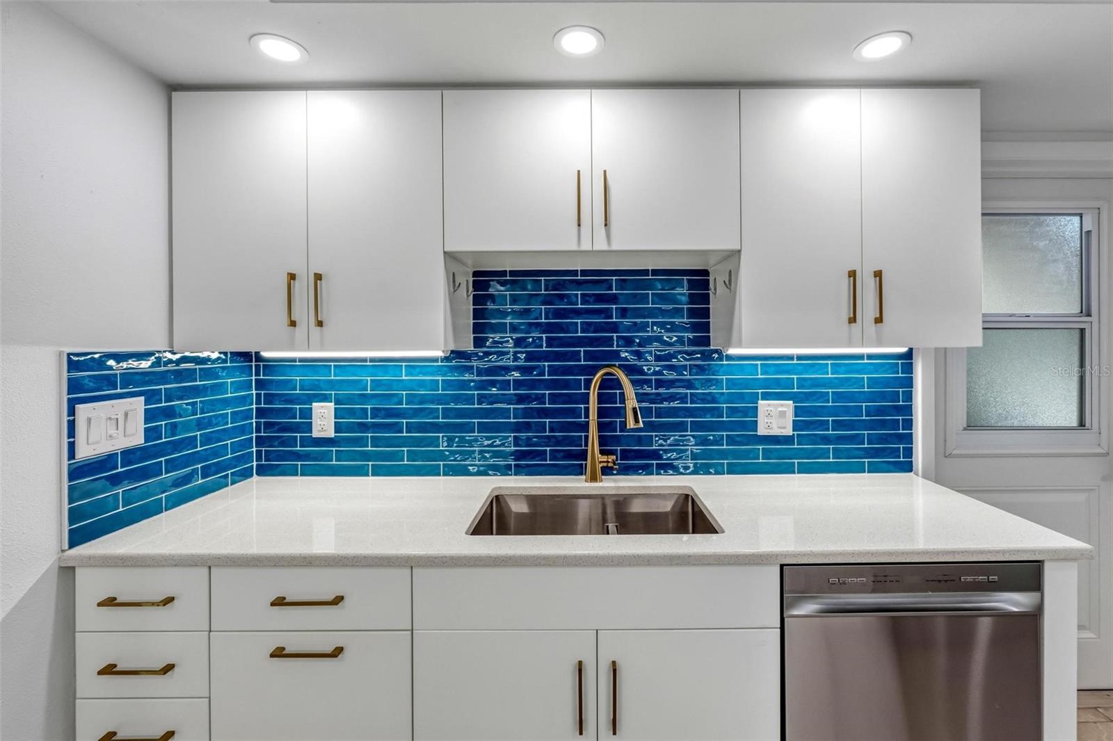 LYONS COVE - Residential