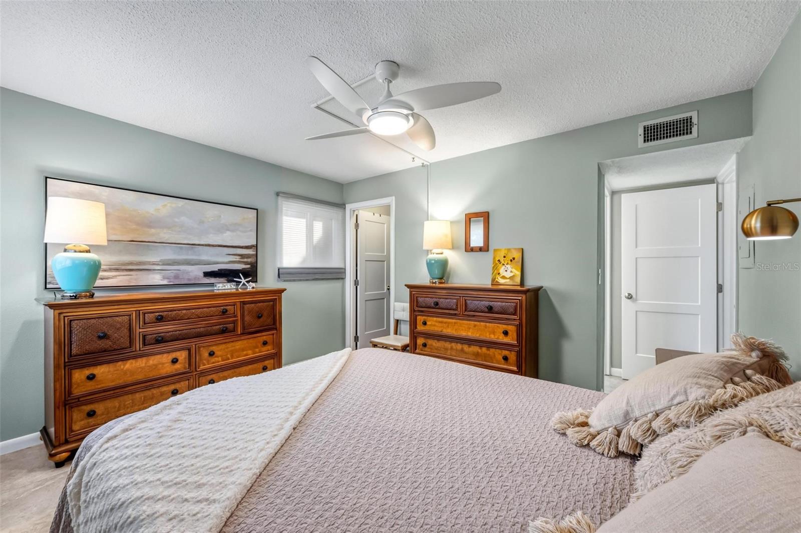 LYONS COVE - Residential