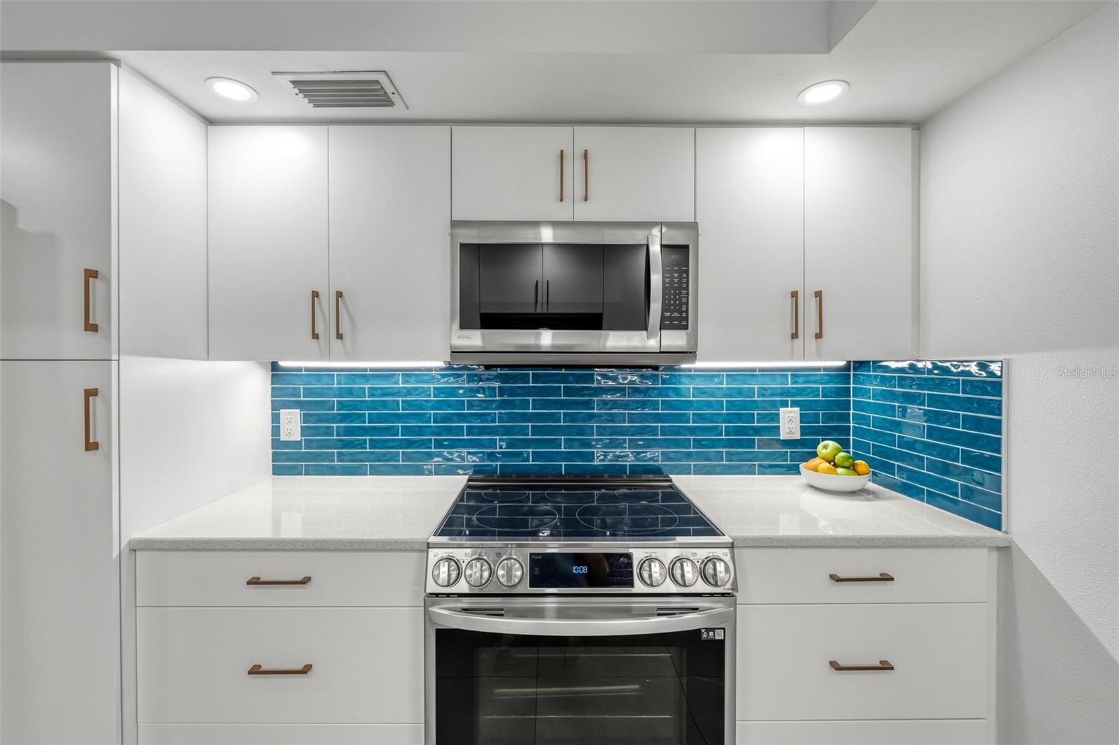 LYONS COVE - Residential