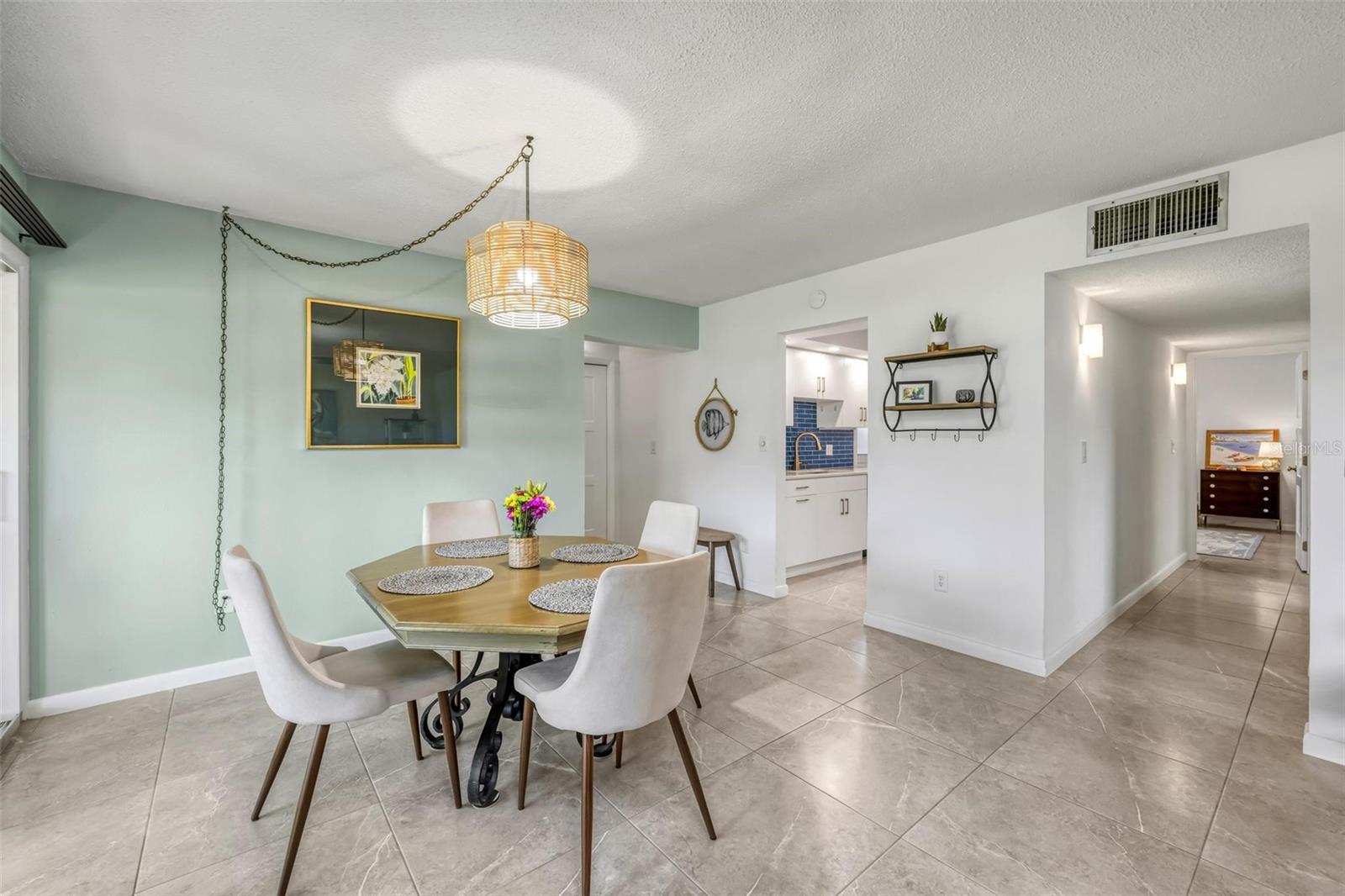 LYONS COVE - Residential