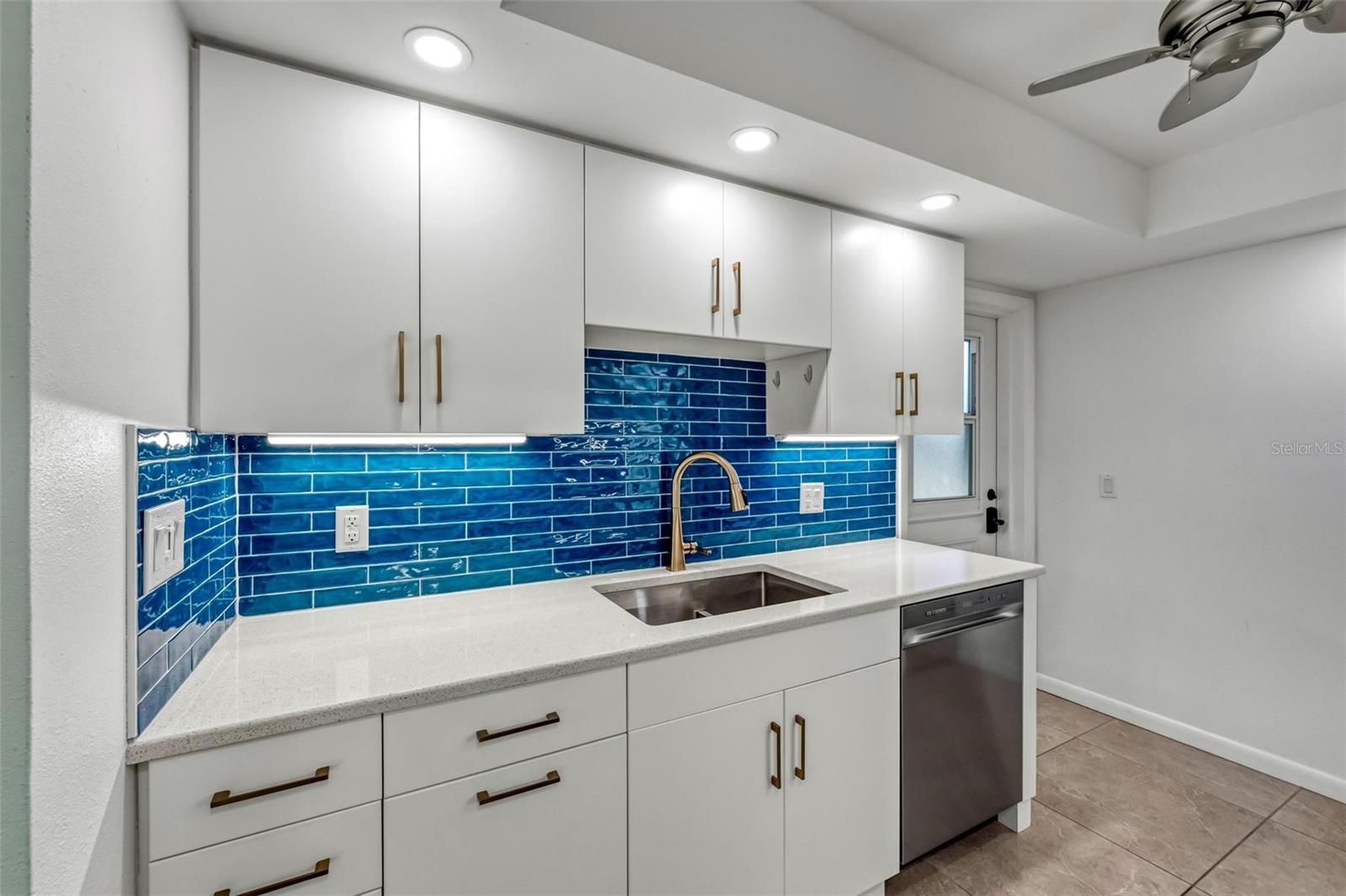 LYONS COVE - Residential