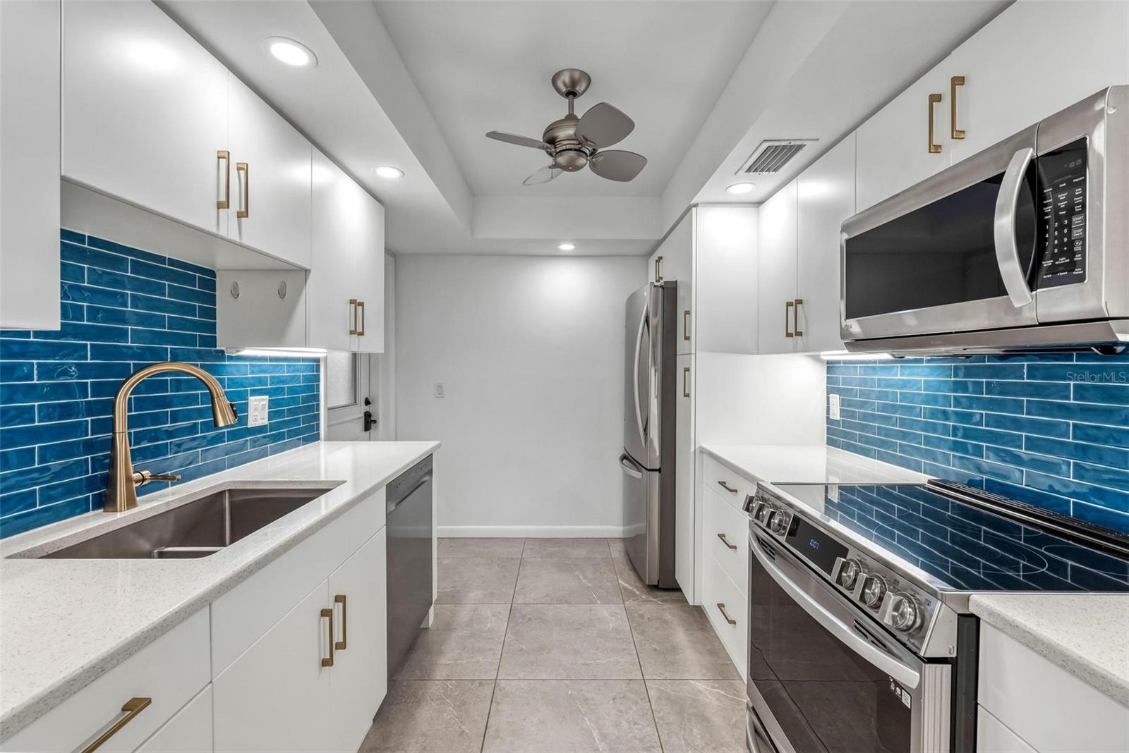 LYONS COVE - Residential