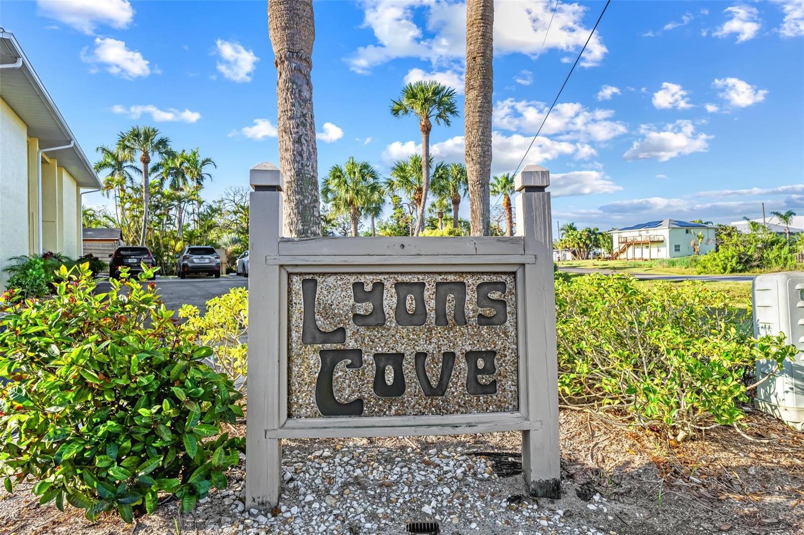LYONS COVE - Residential
