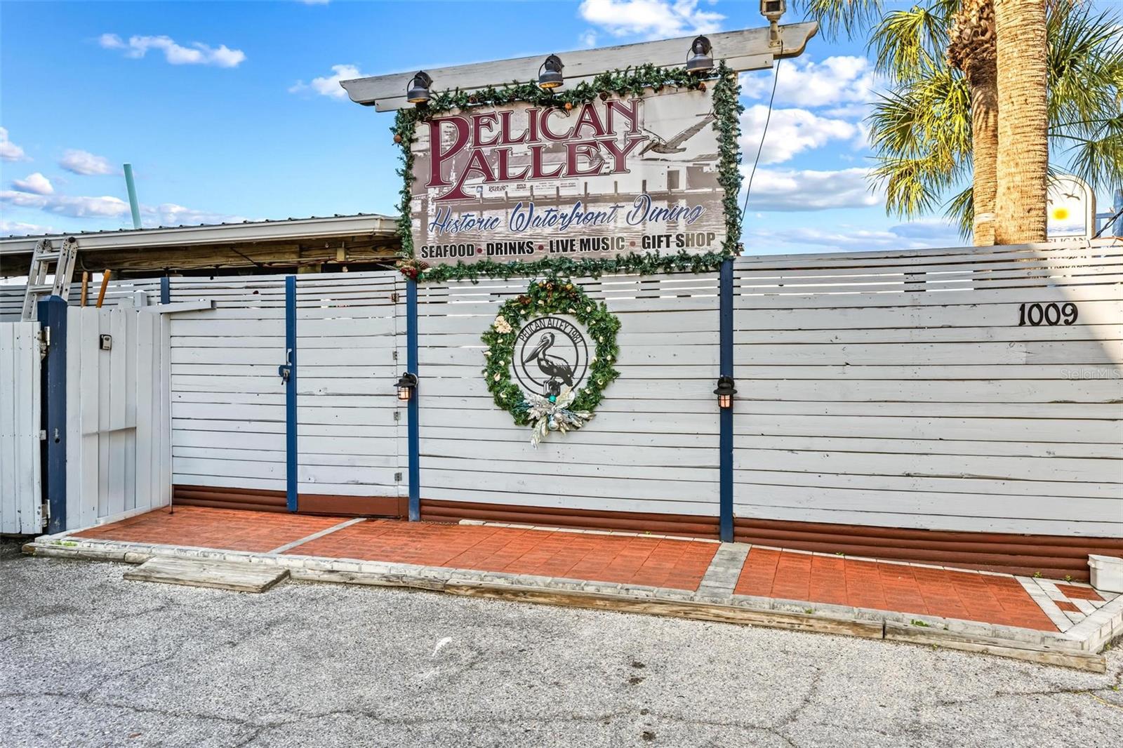 LYONS COVE - Residential