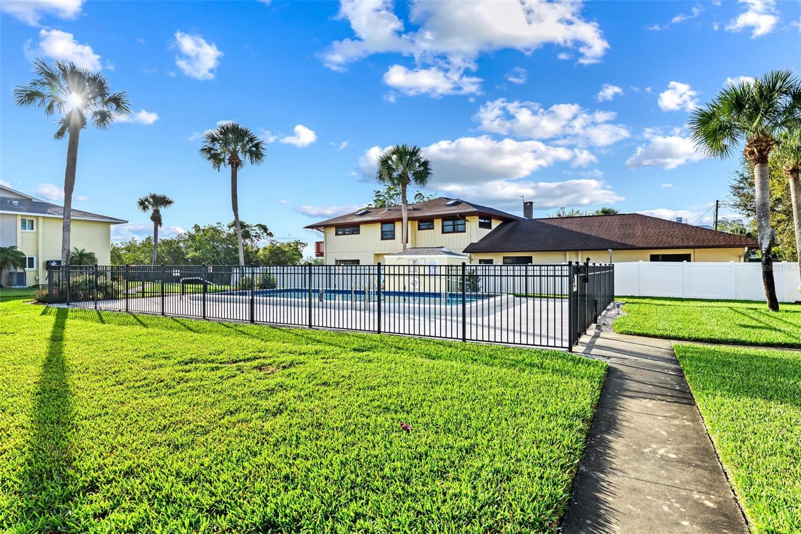 LYONS COVE - Residential