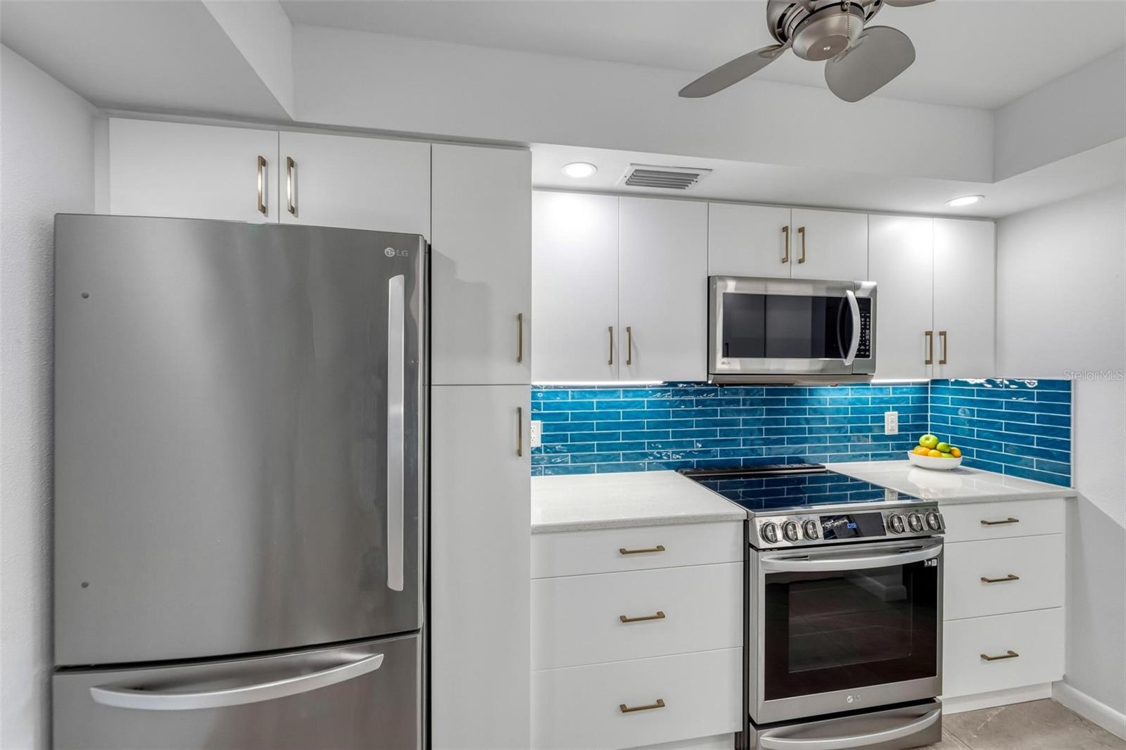 LYONS COVE - Residential