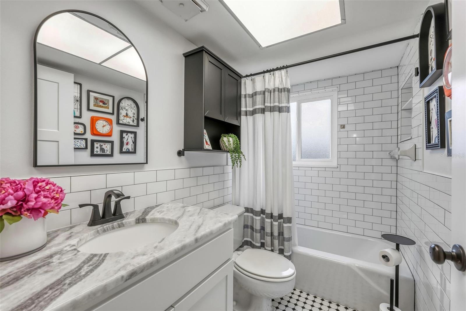 LYONS COVE - Residential