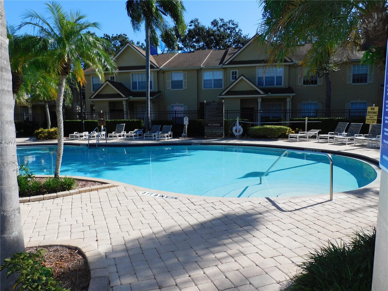 CRESCENT PLACE AT LAKE LOTUS CONDO - Residential