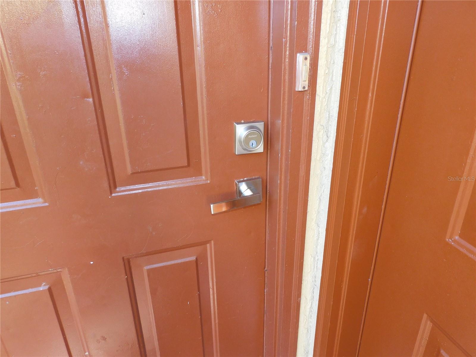 CRESCENT PLACE AT LAKE LOTUS CONDO - Residential