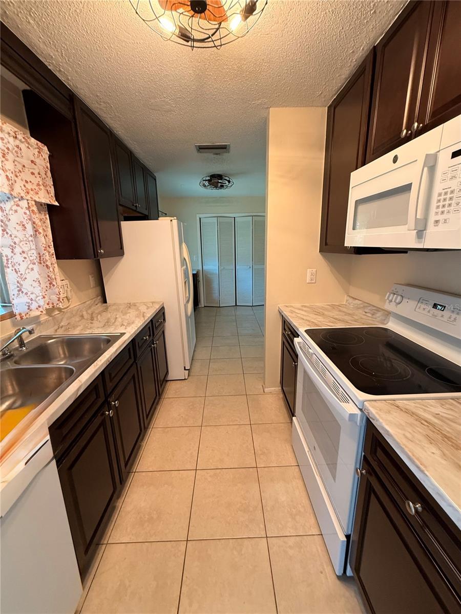 SOUTH VENICE - Residential