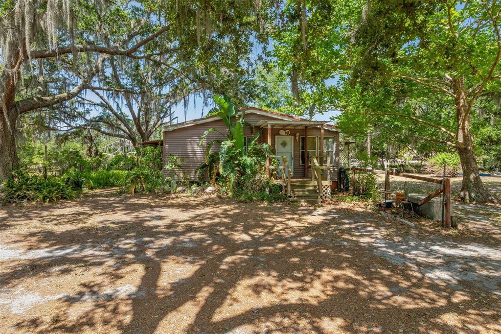 Photo of 5940 Kelly Road, Plant City, FL 33565 (MLS # TB8379273)