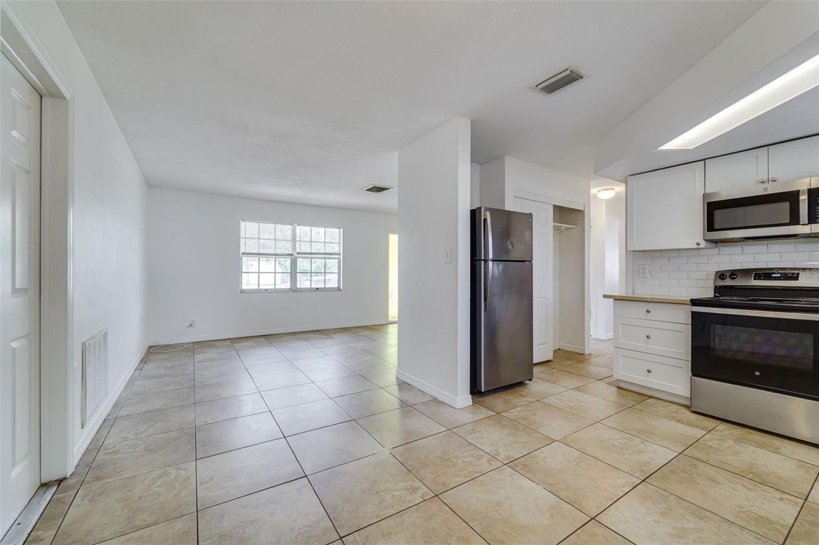 THE LAKES - Residential