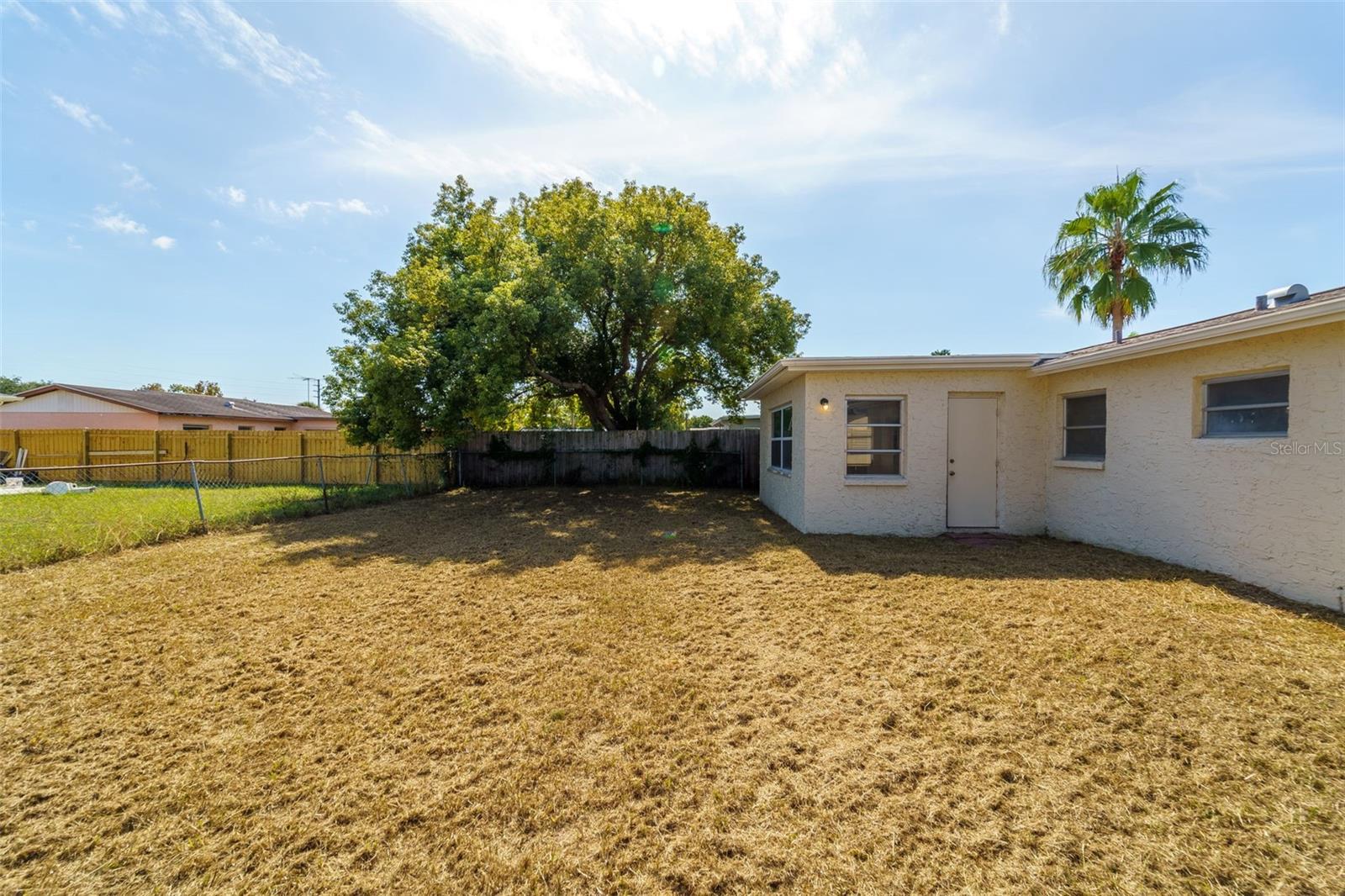 THE LAKES - Residential